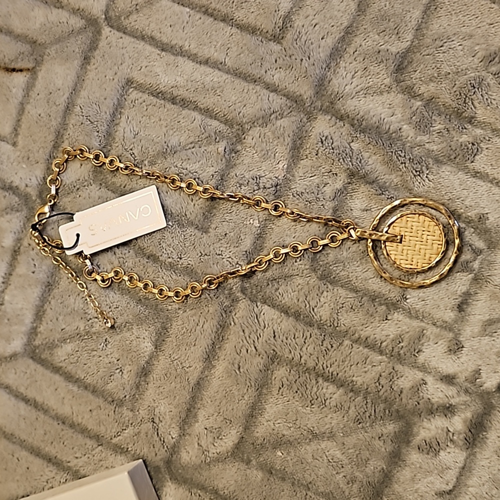 Canvas Gold Tone link necklace NWT